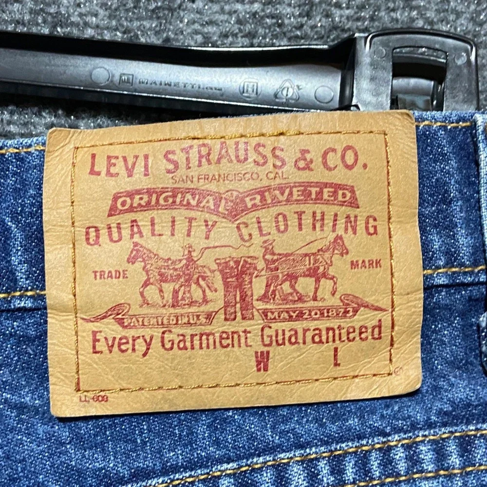 Vintage Levis 90s High Waisted Denim Shorts Sz 12 Blue Medium Wash Patch Pockets - Picture 4 of 9